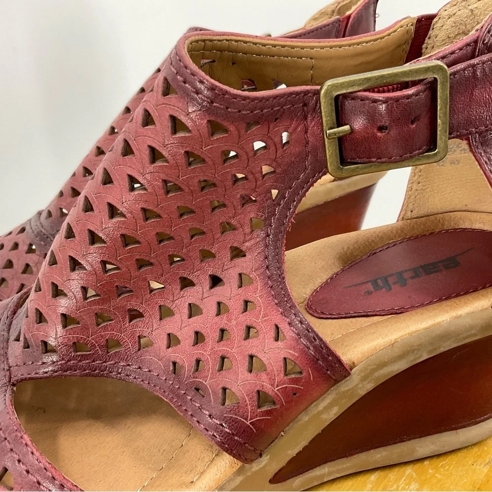 Earth Danae Cut Out Wedge Sandals Red Open Toe 8